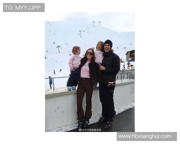 足球明星卡卡与家人温馨合照展现幸福生活瞬间